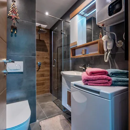 Montis Apartment *